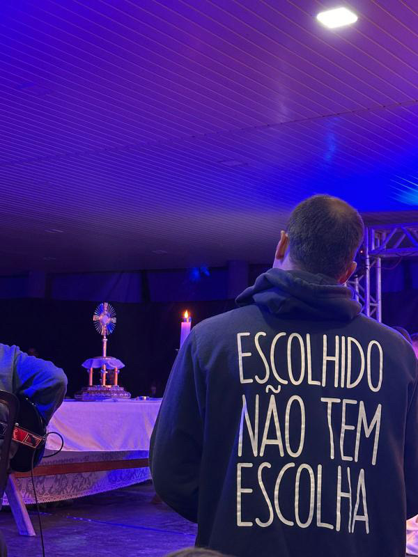 Escolhido não tem escolha — adoração ao Santíssimo